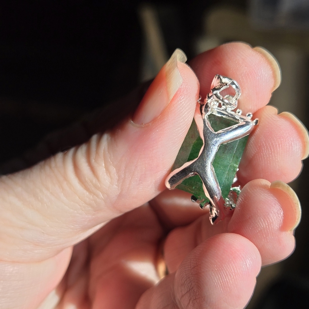 Green Beryl emerald cut 9k sterling spider 🕷 pendant - Picture 6 of 6